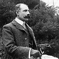 Edward Elgar omkring 1905.