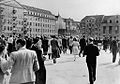 Mutane suna kan hanyarsu ta zuwa taron alsang a Budolfi Plads a Aalborg a shekara ta 1940