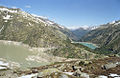 Blick von der Passhöhe auf Grimselsee, Grimselhospiz und Räterichsbodensee