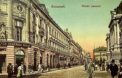 Carte poștală cu Strada Lipscani în aproximativ 1900, cu Banca Națională a României pe partea dreaptă