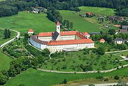 Luftansicht von Stift St. Georgen