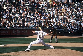 Tim Hudson pitching Oakland-108 (37624169181).jpg