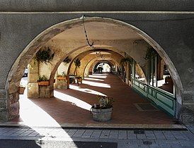 Galerie couverte à arcades à Monségur.