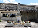 Monument aux morts de Douzains