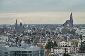 Français : Vue du Parlement européen vers la Cathédrale