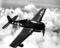 Um F6F-5N Hellcat, modelo projetado para combate noturno.