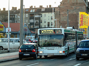 Avarējis trolejbuss ar nolaistiem kontaktstieņiem