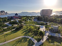 自由空間（左）和香港故宮文化博物館（右）