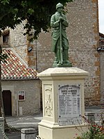 Poilu au repos (monument aux morts)