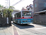 狭隘路線で立て看板が立てられている 鎌40・光明寺（要拡大）