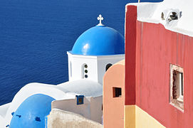 Igreja com cúpula azul em Santorini