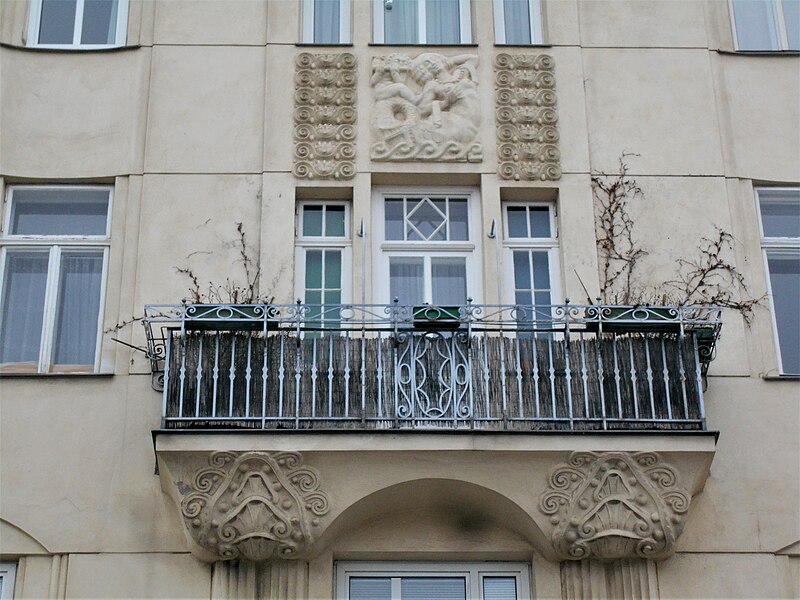 File:Vogelweidplatz10relief.jpg