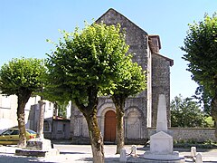 La façade de l'église.