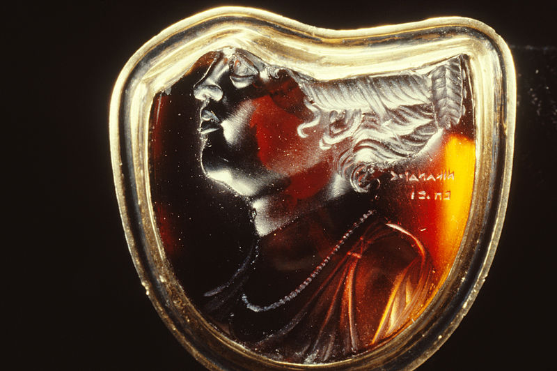 File:Nikandros - Intaglio Ring with Berenike II - Walters 421339.jpg