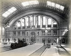 Intérieur de la gare en 1880.