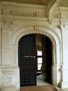 Puerta sobre el patio dando acceso a lagran escalera