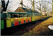 Grugabahn-Wagen kurz nach der Übernahme in Cottbus. Am ganz linken Beiwagen ist noch die EVAG-Betriebsnummer erkennbar, ebenso die zuletzt in Essen gezeigte Werbung.