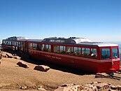 Bei der Pike’s Peak Railway in Colorado kamen ab 1976 ebenfalls Trieb­wagen mit dieselhydraulischem Antrieb in Betrieb.