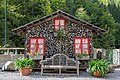 English: Bench and a cabin with firewood Deutsch: Bank und eine Hütte mit Brennholz