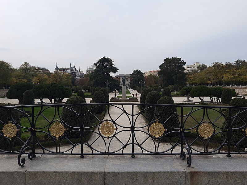 File:Parterre, El Retiro, Madrid.jpg