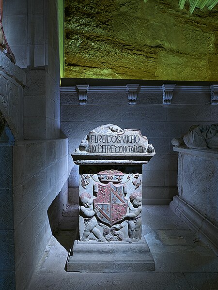 File:Sepulcro de Sancho Garcés II, Abarca. Panteón Real de Monasterio de Santa María la Real de Nájera.jpg