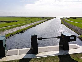 De uitmonding van de Ee in het IJsselmeer bij Tacozijl (2011)