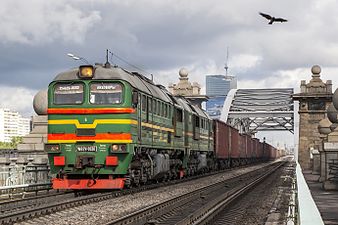 Грузовой поезд на Лужнецком мосту, 2012 г.