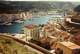 Vue du port de Bonifacio.