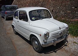 1965 Fiat 600 front.jpg