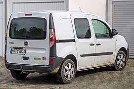 Nissan NV250 - right rear view