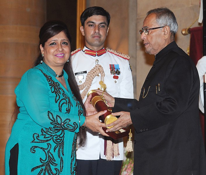 File:Pranab Mukherjee presenting the Padma Bhushan Award to Smt. Savita Bhatti on behalf of her husband late Shri Jaspal Singh Bhatti, at an Investiture Ceremony-II, at Rashtrapati Bhavan, in New Delhi on April 20, 2013.jpg