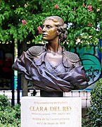 Monumento de Clara del Rey obra del escultor César Orrico 02.jpg