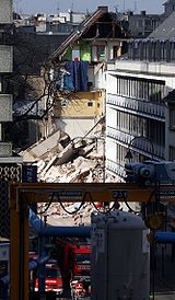 Das Historische Archiv der Stadt Köln stürzt wegen eines U-Bahn-Baus ein.