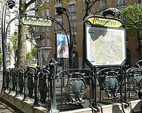 Une des entrées de la station.