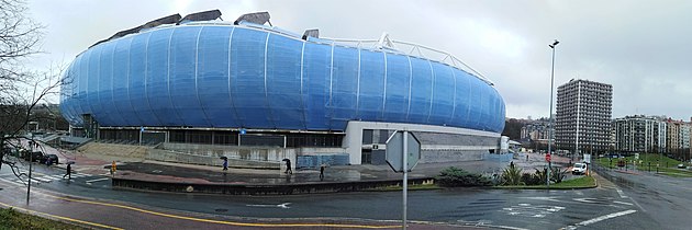 Anoeta estadioa eta Anoetako dorrea.