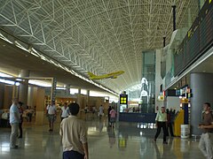 Fuerteventura Flughafen Abfertigungshalle.jpg