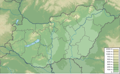 Mapa konturowa Węgier, blisko centrum na lewo znajduje się punkt z opisem „miejsce bitwy”