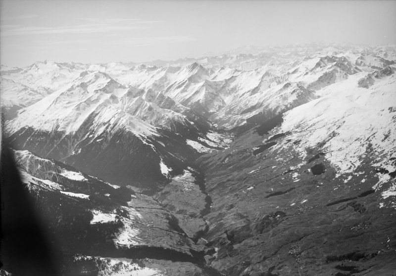 File:ETH-BIB-Lugnez (St. Martin), Rheinwaldhorn, Monte Rosa-LBS H1-019667.tif