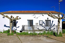 Edificio municipal en Alberguería.jpg