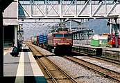 停車中の貨物列車（2005年4月）