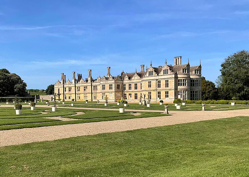 File:Kirby Hall, Northamptonshire.jpg