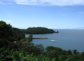 Débarcadère de l'île Royale, avec l'île Saint-Joseph en second plan.