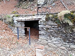 Ancienne entrée d'une mine de fer, site de la Pinosa.