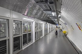 La station de la ligne 4 à la suite de l'installation des portes palières.