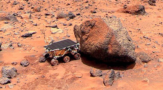 Photo du premier robot mobile, Sojourner, à la surface de Mars.