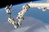 Robotarm Canadarm2 na installatie