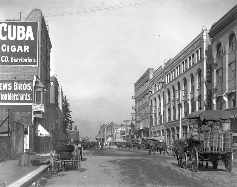 File:View of Los Angeles Street, north from Third Street, ca.1910 (CHS-5172).jpg