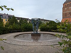 20240727 xl 1704-Brunnen der Lebensfreude, Malchin, Kirchplatz.jpg