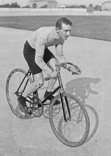 File:Salzmann sur la piste du Parc des Princes (cropped).jpg