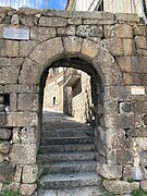 Vista de la porta Falsa desde los extramuros, Ribadavia, Galicia.jpg